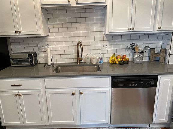 2nd image of 4510 Broadway APT 2S