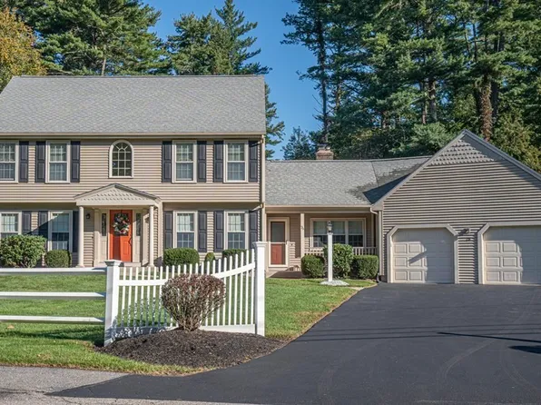 75 Lake Ridge Dr, Taunton, MA 02780