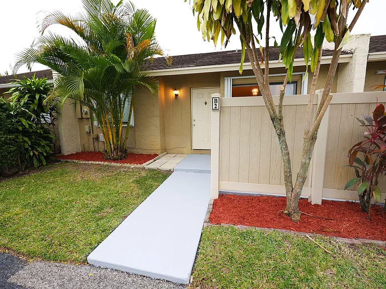 10127 Boca Bnd E #B2 — Photo 3