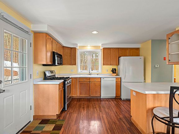 3rd image of 5 Magnolia Lane