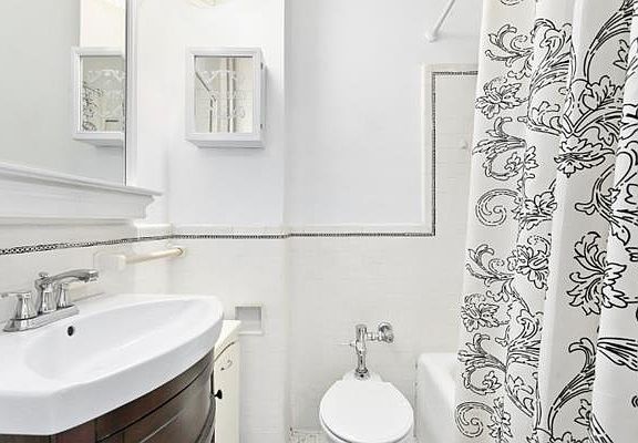 5th image of 304 W 75th St APT 15D