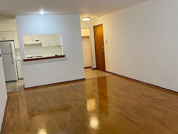 4th image of 1455 W Fullerton Ave APT 201