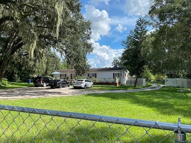 2nd image of 2907 E Bloomingdale Ave