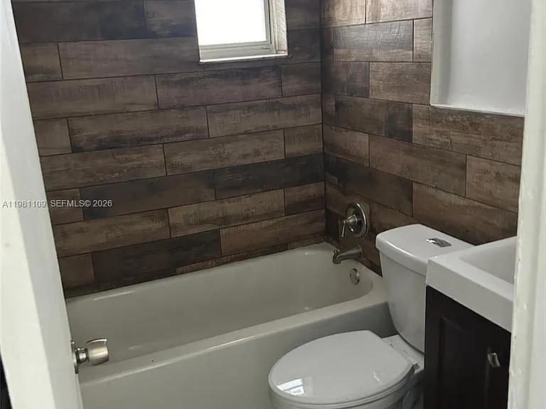 730 SW 4th St #A — Photo 5