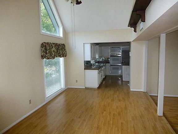 5th image of 10 Riverwood Ln