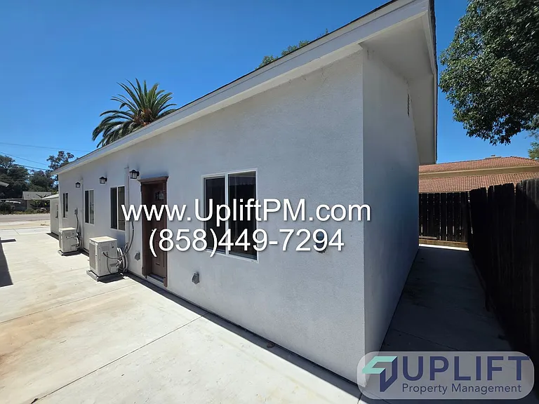 9013 Magnolia Ave — Photo 6