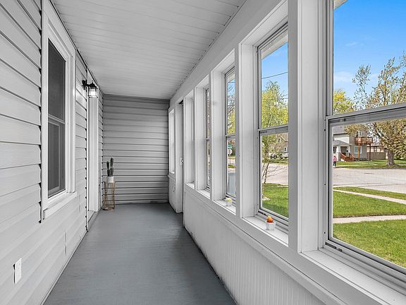 5th image of 933 W Lawrence St