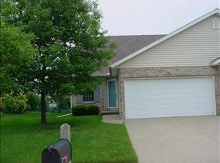 30 Rounds Rd, Bloomington, IL 61704