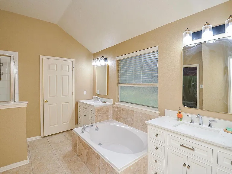 4606 Russett Ln — Photo 12