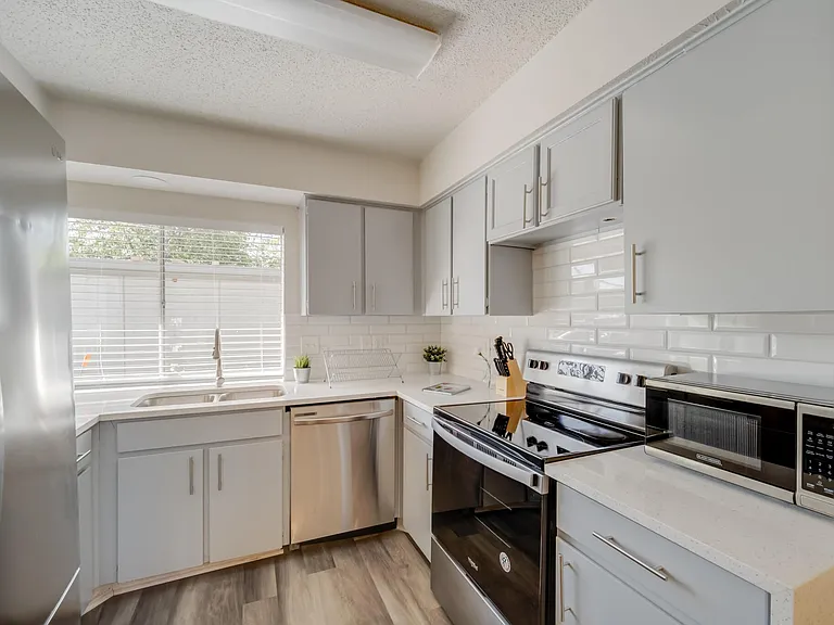 1904 Jasmine Ln — Photo 14