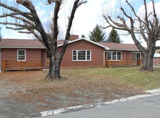 404 Upland St, Hillsville, VA 24343
