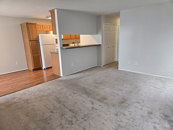 3rd image of 3021 Maplewood Ct #1