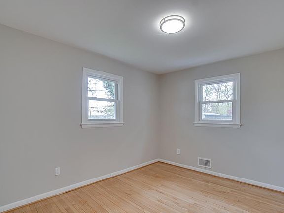 4th image of 2127 S Oakland St