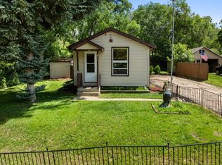 811 Hiawatha St, Minot, ND 58701