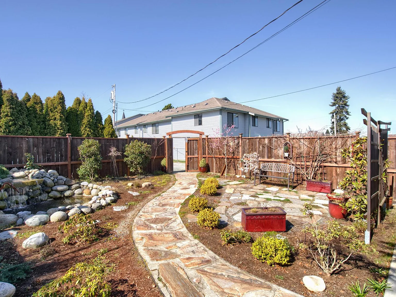 2114 Commercial Ave — Photo 3
