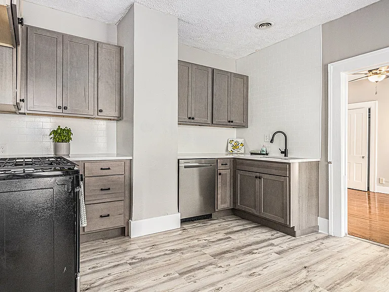 250 Paris Ave SE #3 — Photo 2