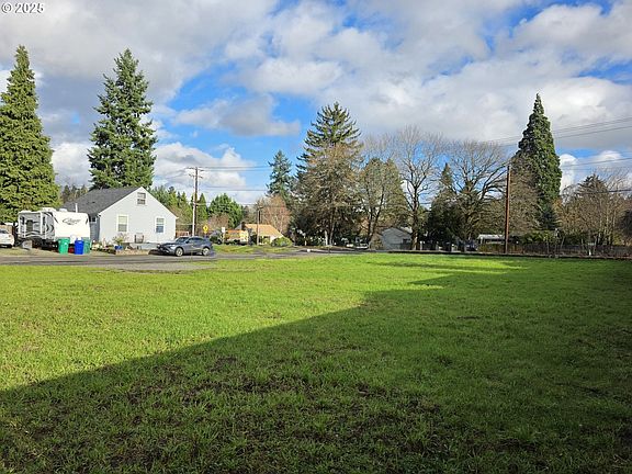 2nd image of 10515 SE Linwood Ave