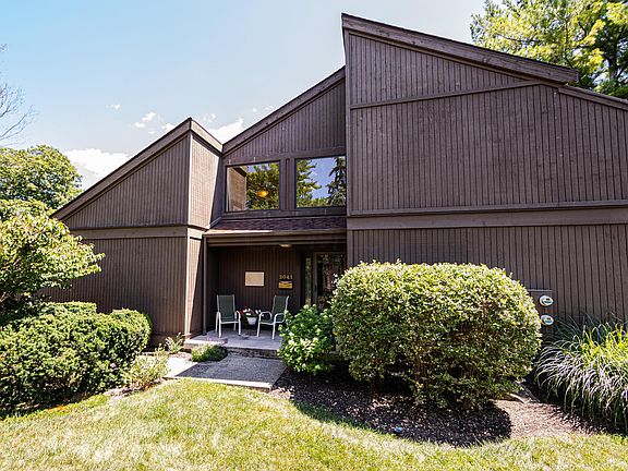 2nd image of 2041 Willowick Dr
