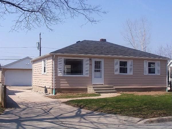 2nd image of 2242 Magnolia Ln