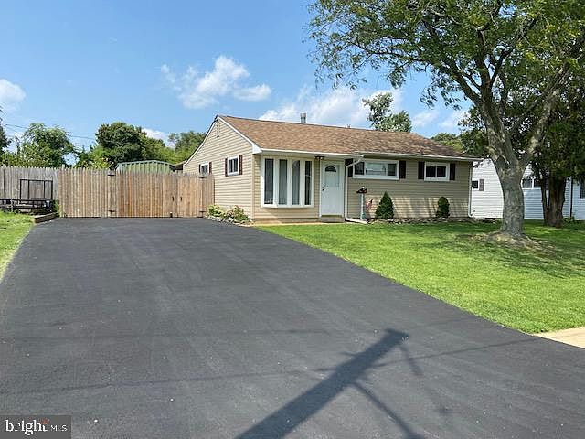2nd image of 16 Glen Ave