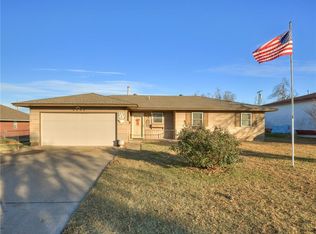 1105 S 2nd St, Yukon, OK 73099
