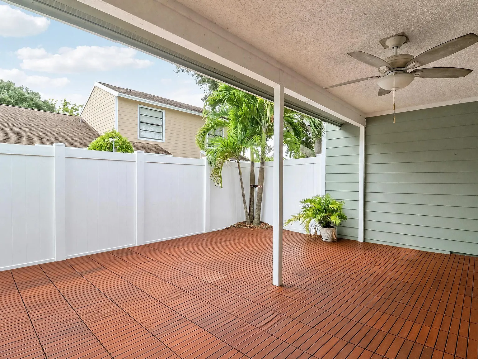 3 bed, 2.5 bath, 1435 sqft, $3,400 — Photo 4