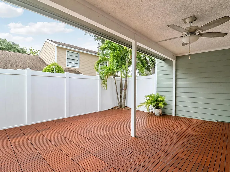 202 Lakewood Dr #11B — Photo 1