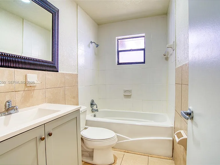 129 SE 4th Ave #1 — Photo 13