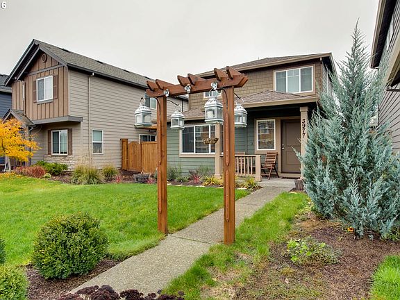 3rd image of 3977 SE Discovery St