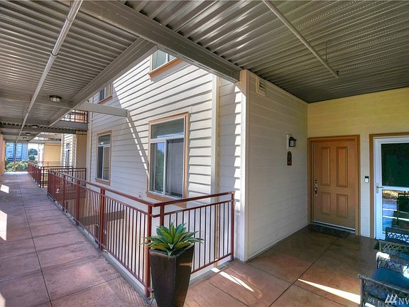 2nd image of 320 32nd St #405