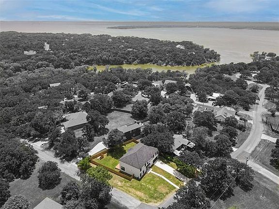 3rd image of 1501 Lakeshore Blvd