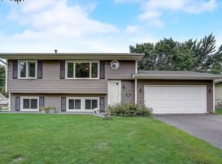 1832 Prairie Dr, Centerville, MN 55038