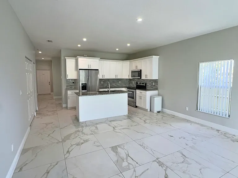 413 Martin Ave — Photo 3