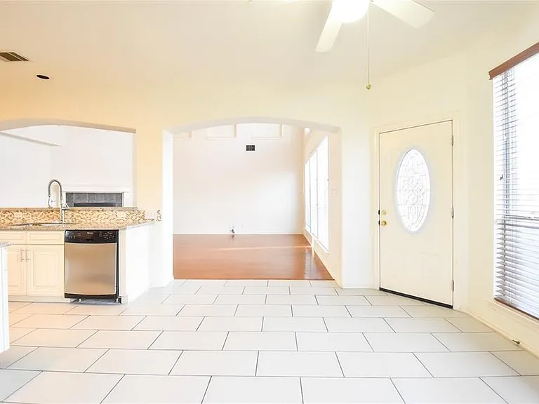 2101 Smoke Tree Trl — Photo 8