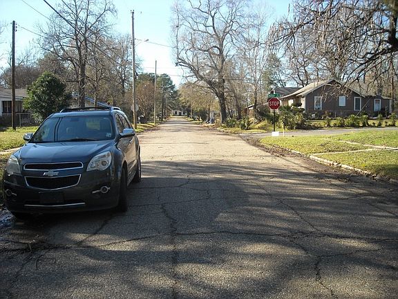 4th image of 3153 Desoto St