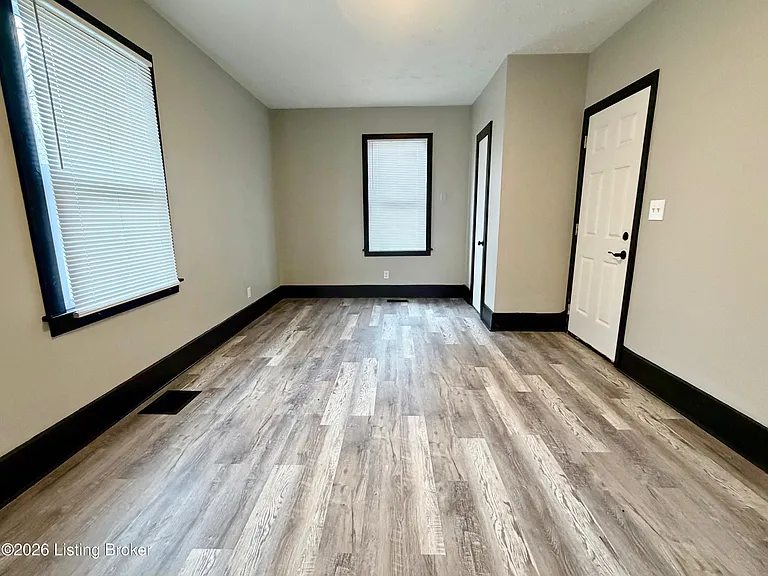 1545 Catalpa St — Photo 2