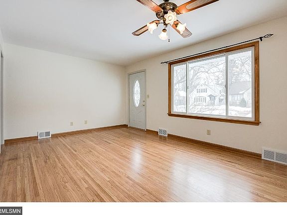 4th image of 3123 Lincoln St NE