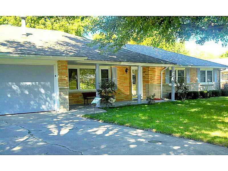 3700 W Brook Dr photo 1