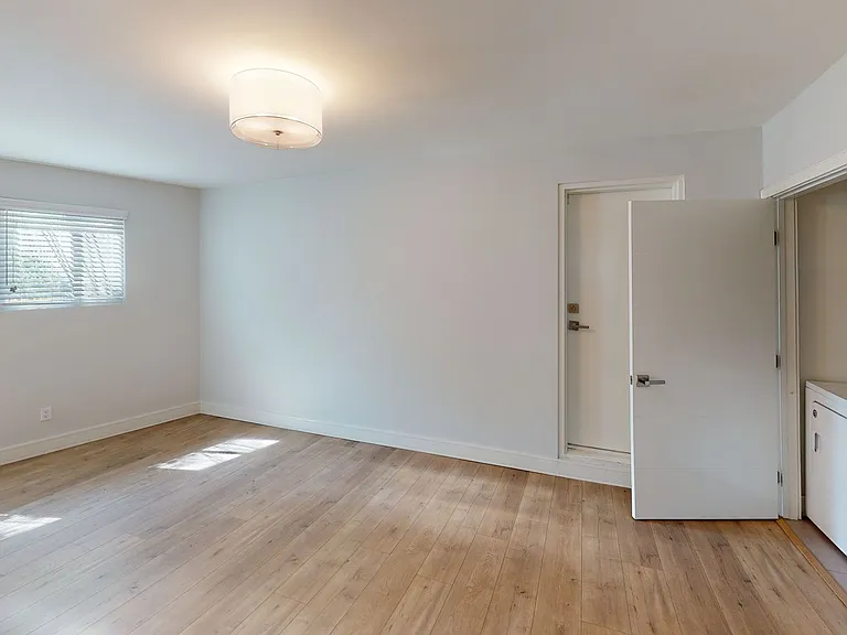 Gorgeous 2 Story Townhome...Great Location! CALL NOW! — Photo 18