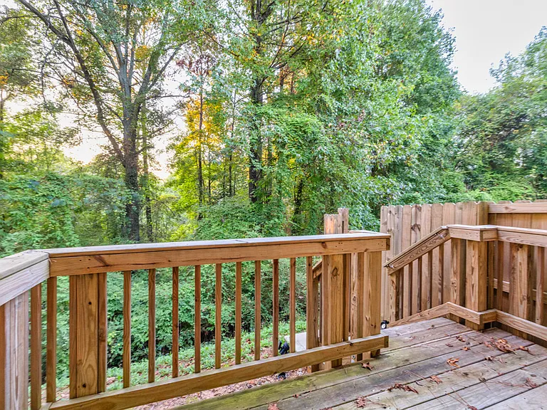 2570 Castellan Dr — Photo 41