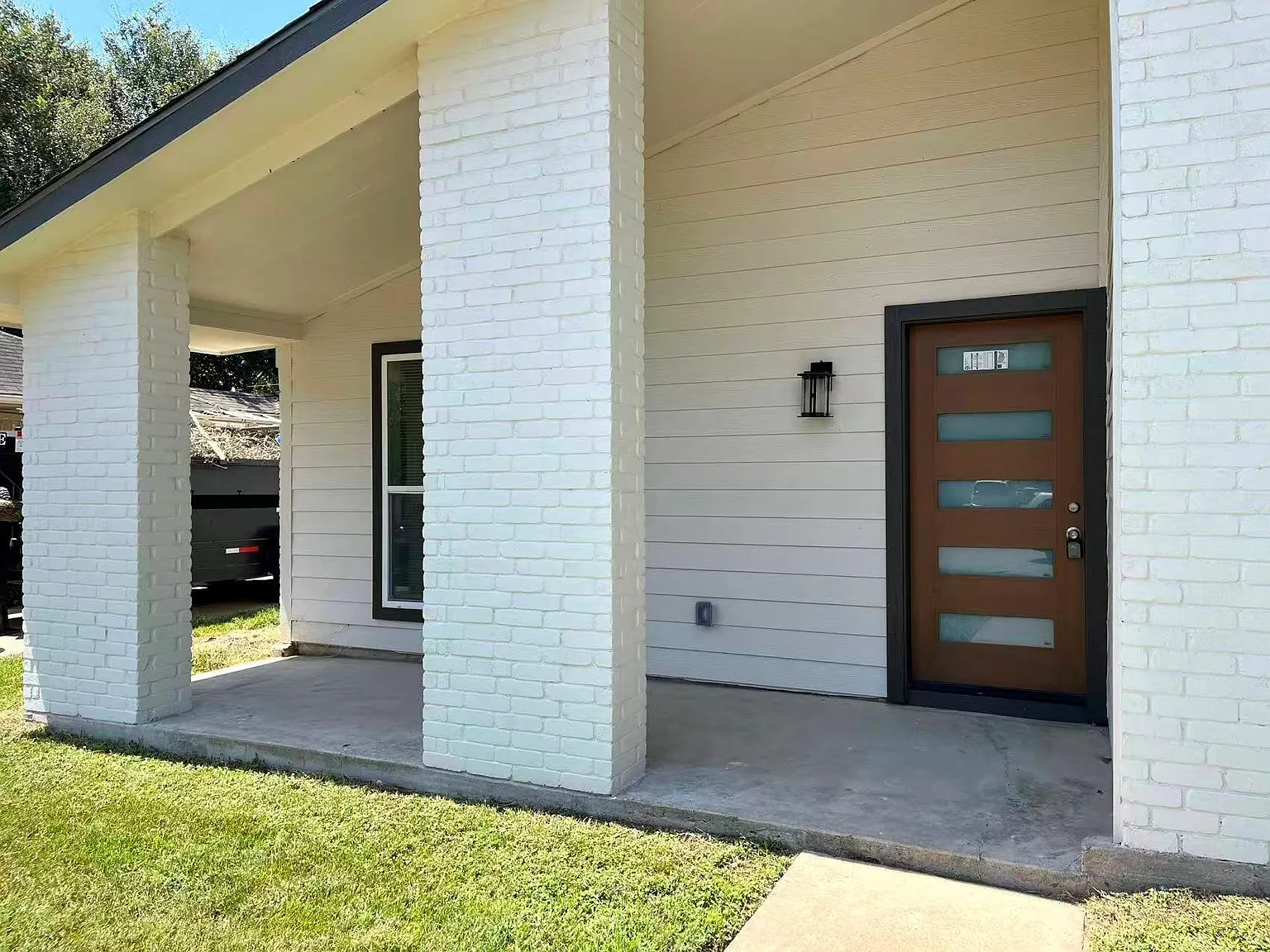 3 bed, 2.0 bath, 1574 sqft, $2,350 — Photo 2