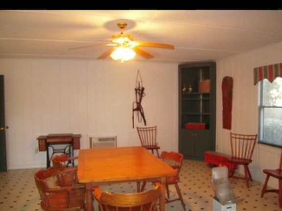 3rd image of 1100 Pecan St