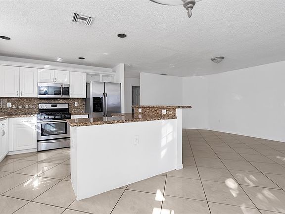 2nd image of 106-106 Gables Blvd