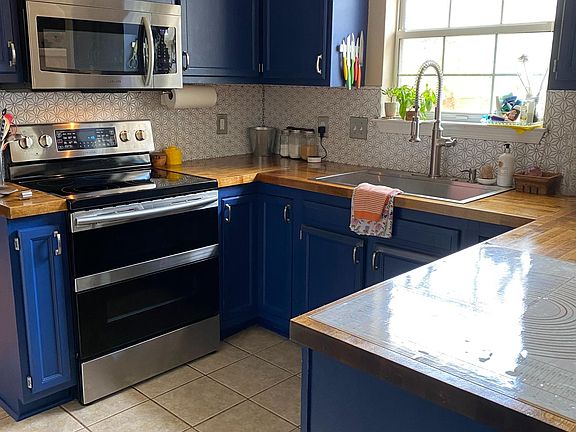 3rd image of 111 Amelia Ct