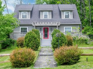 580 Oak Summit Rd, Millbrook, NY 12545