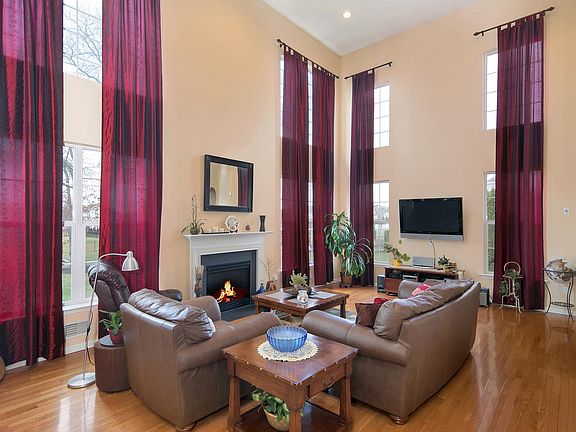 3rd image of 1871 Charlton Cir