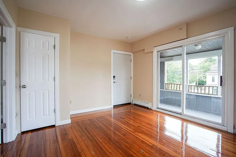 2 bed, 1.0 bath, 1200 sqft, $1,700 — Photo 3
