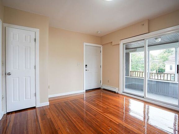 3rd image of 143 Skeele St APT 2L