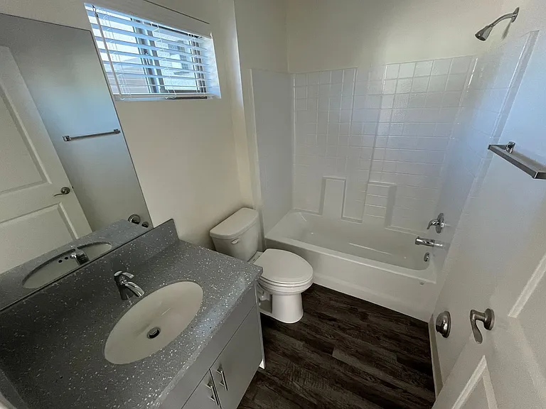1154 Olivera St #E — Photo 8