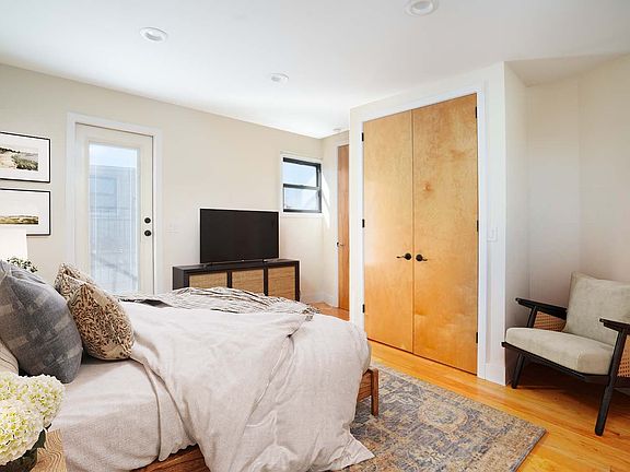 4th image of 386 E 23rd St #8